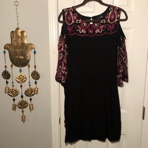 New Directions cut out shoulder dress